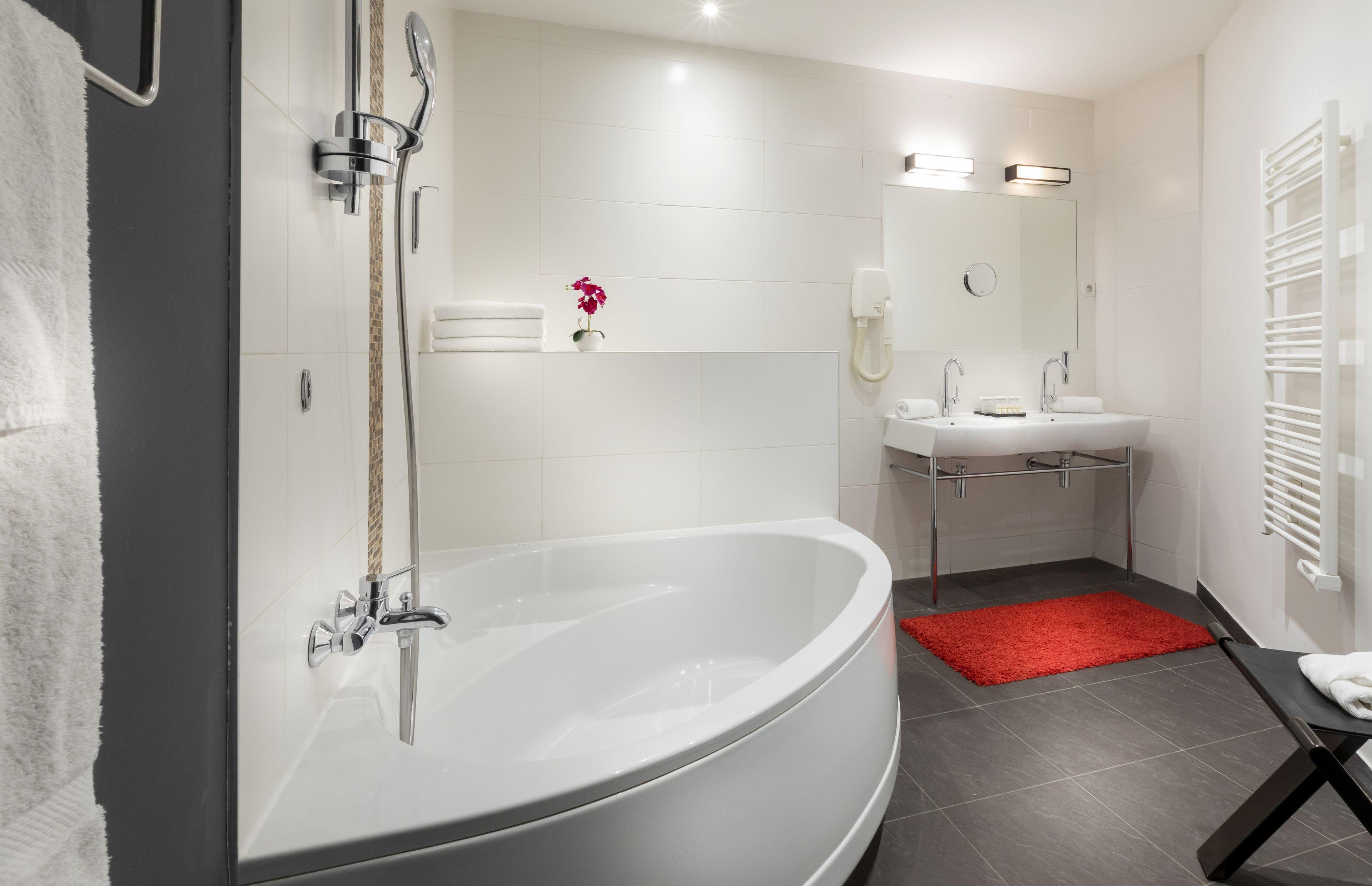 Ambre Hotel 3*
